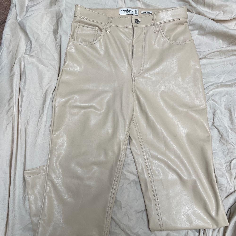 Abercrombie & Fitch The 90’s Straight Ultra High Rise